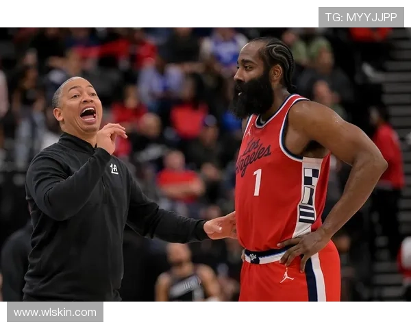 湖人险胜快船双星合砍六十七分